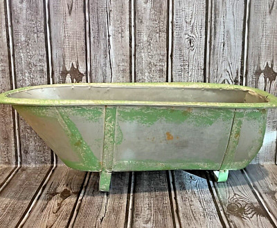 Bathtub Metal Rustic Design Planter  17'' x 7''