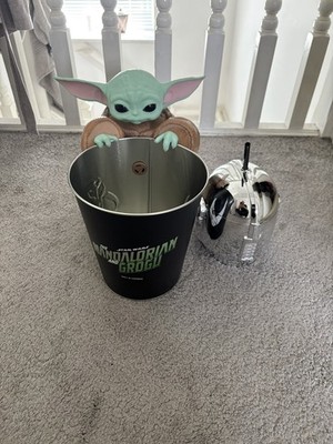 Star Wars Mandalorian Grogu Popcorn Eimer & Helm Tasse BRANDNEU VERSIEGELT IN DER HAND