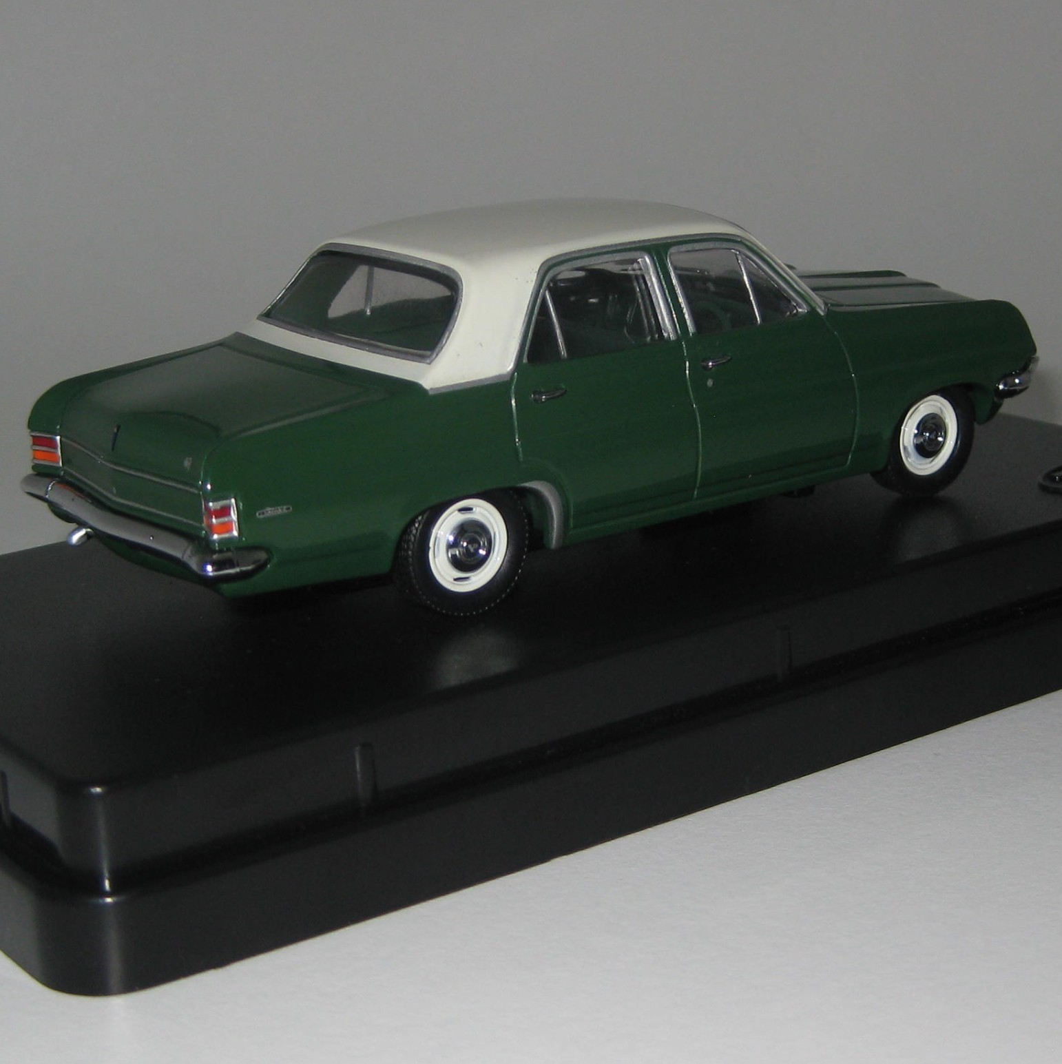 Holden HD Special Sedan Green/Ivory TRAX 1:43 TR56B Diecast Model Car ...
