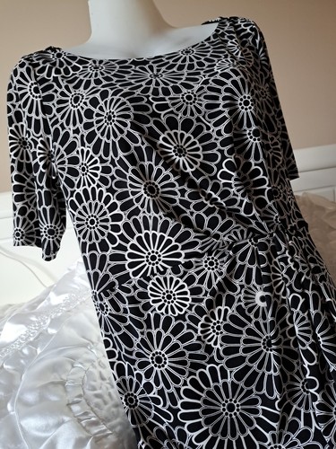 Ladies Marks & Spencer Short Dress Size 12 black and white + Jewellery 6 Pcs. - Picture 5 of 12