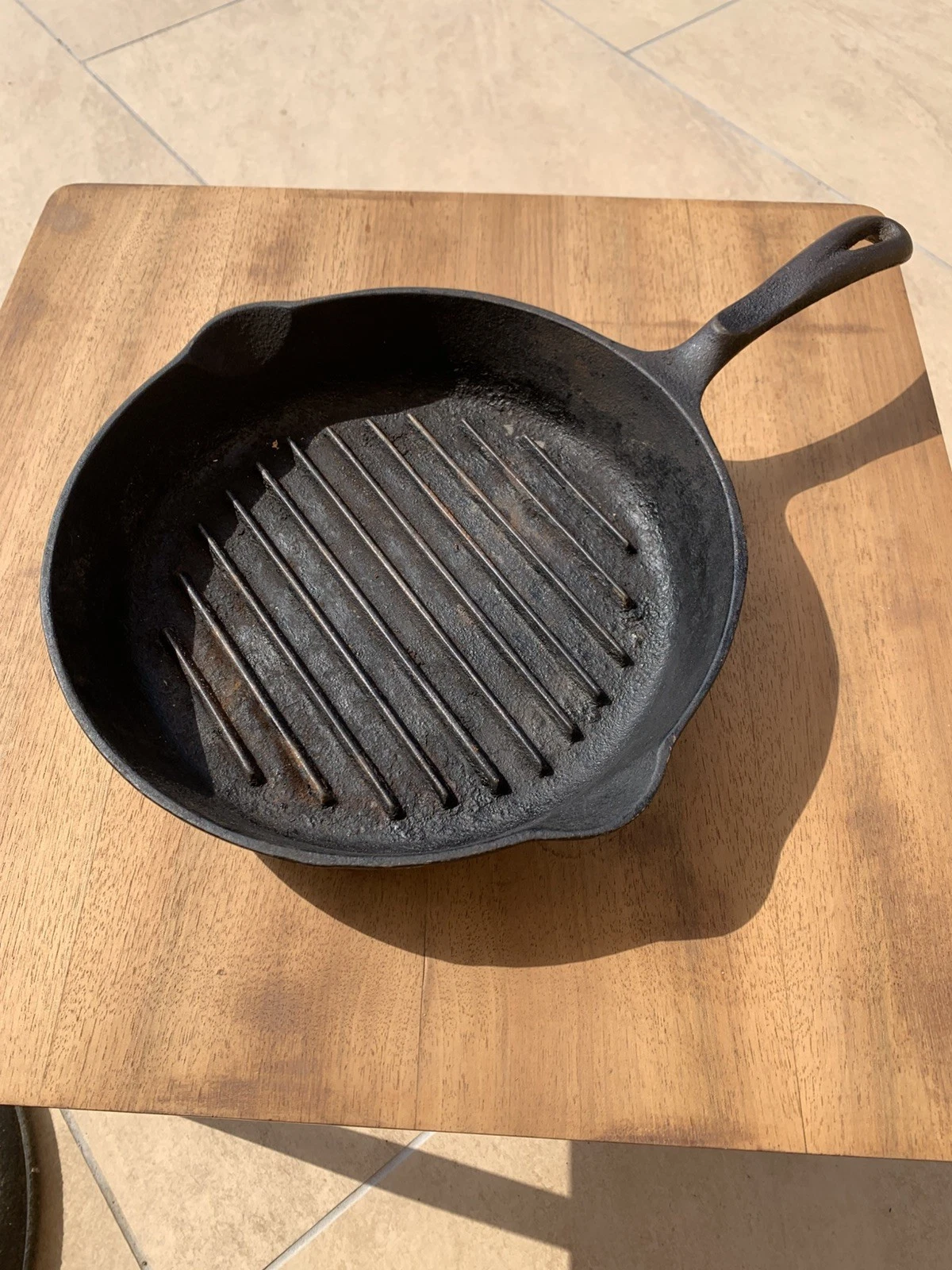 Large Black Wagner’s 1891 Original Frying Pan Skillet Cast Iron Griddle 11 3/8”
Opens in a new windo