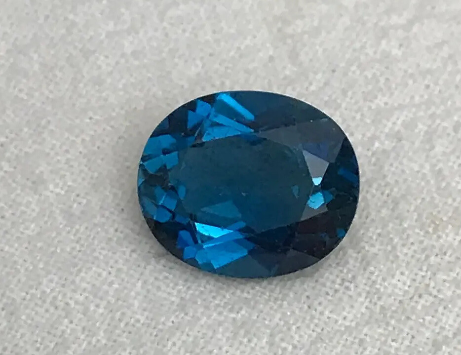 Topaze bleue ovale du Brésil de 2,63 carats pour création de bague