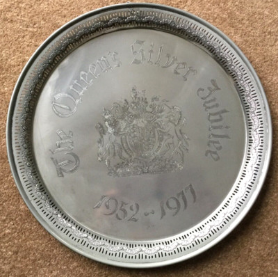 Vintage versilbertes Tablett 35 cm The Queen's Silver Jubilee 1952 - 1977