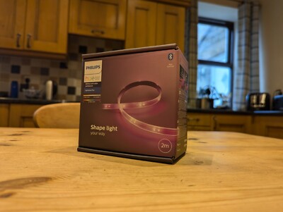 NEU Philips Hue Weiß und Farbe Lightstrip Plus / 2m V4