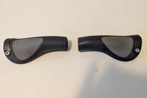 Ergon GP1 Handlebar Bike Grips, Size Large, Used