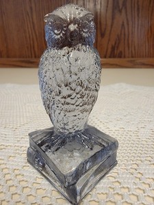 Vintage HTF Degenhart OWL on BOOKS in  Crystal Blue Light Purple Color