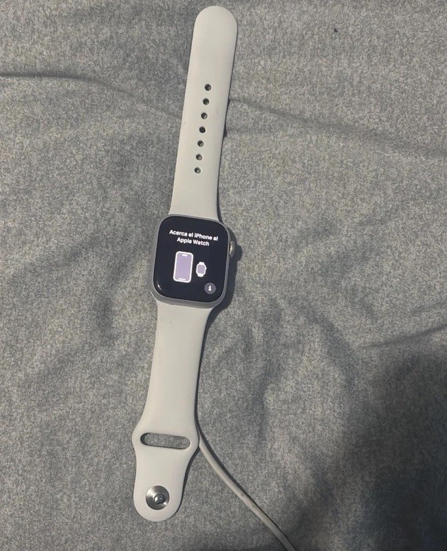 Apple Watch Series SE 44mm Black Aluminum Case White Rubber Band GPS 32GB