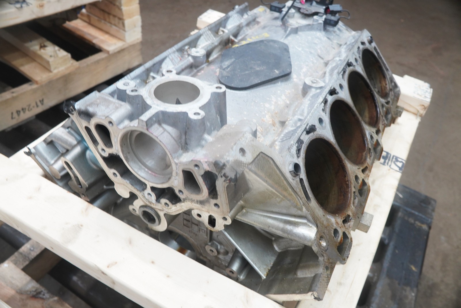 4.3L V8 Engine Motor Bare Block OEM Aston Martin V8 Vantage 2007 *Note*