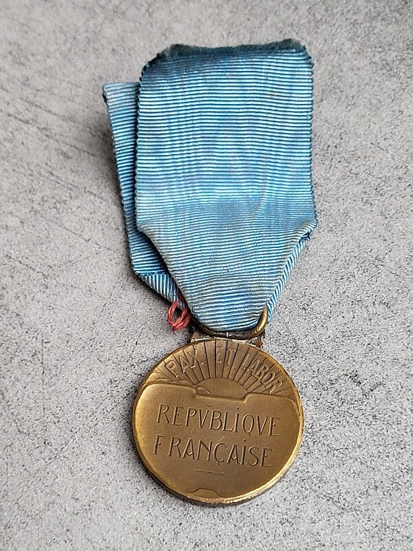 Médaille Education Physique Et Sports Pax Et Labor France