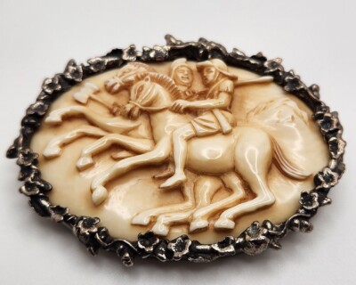 1989 STEPHEN DWECK CARVED LUCITE MAN WOMAN HORSES CAMEO STERLING BROOCH 