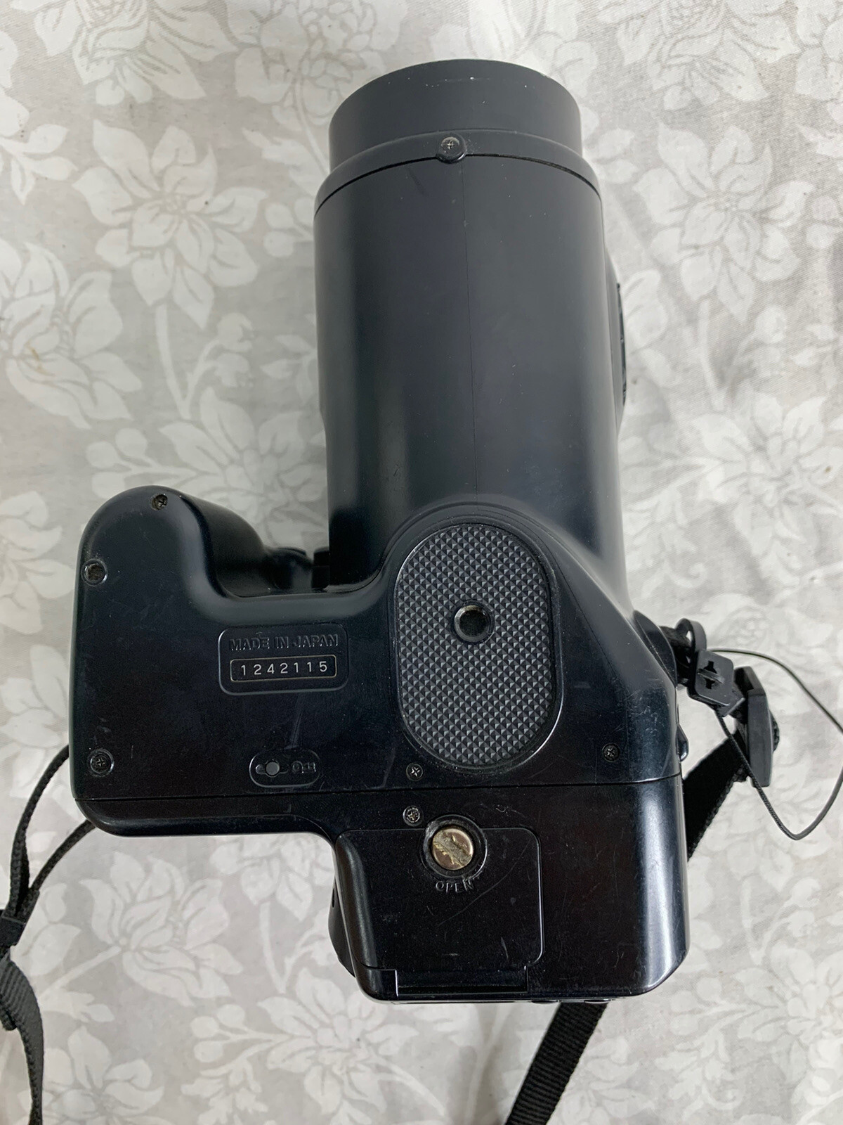 OLYMPUS IS3 DLX 35mm CAMERA 35180mm ED Zoom, Untested, Sold