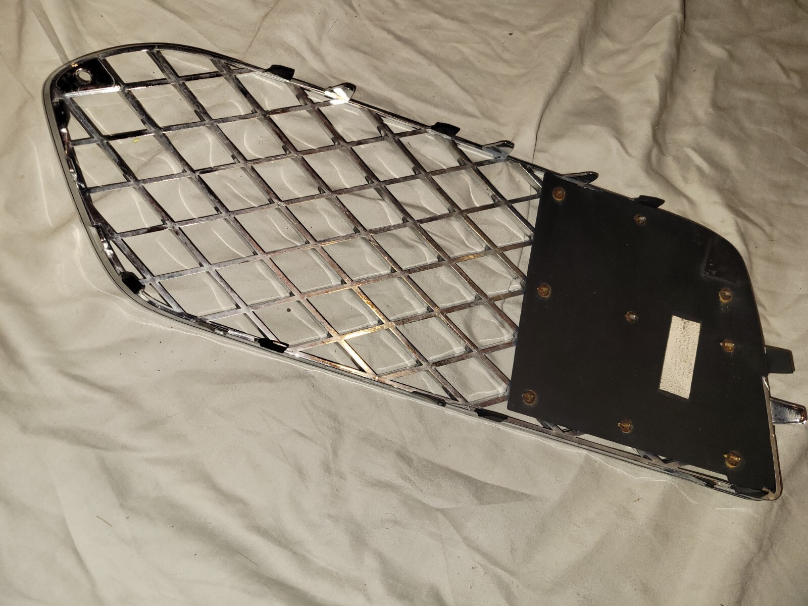 BENTLEY BENTAYGA GRILLE RIGHT LOWER 2017-2020 36A807346  CHROME OEM