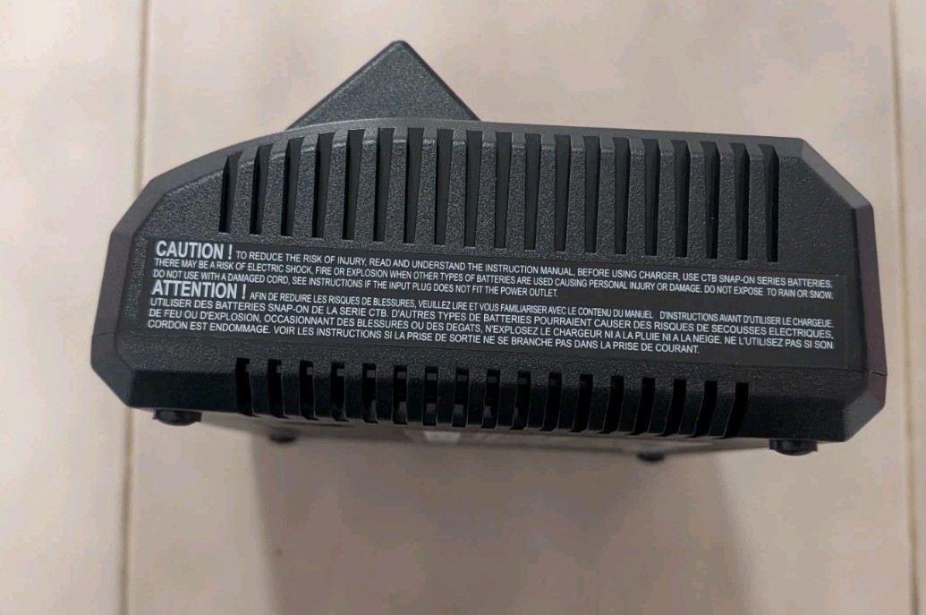 Snap-on 14.4v and 18v Dual Bay Battery Charger CTC131 for sale
