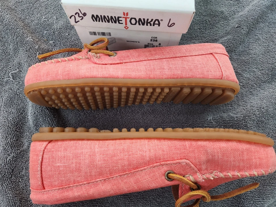 Coral Minnetonka Mocassins Womans Size 6 Loafers New In Box 236 - Image 3 of 4