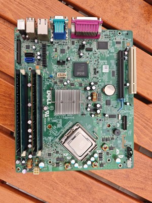 DELL Mainboard Mit CPU Und RAM E93839 GA0404 SOCKET 775