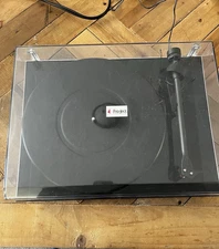 Pro-Ject Debut Carbon Turntable Bundle w/ Ortofon 2M Red & Preamp - Great Shape!
