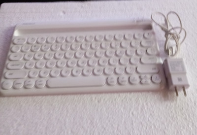 Macally Rechargeable iPad Bluetooth Compact Keyboard BTTABKEYBAT