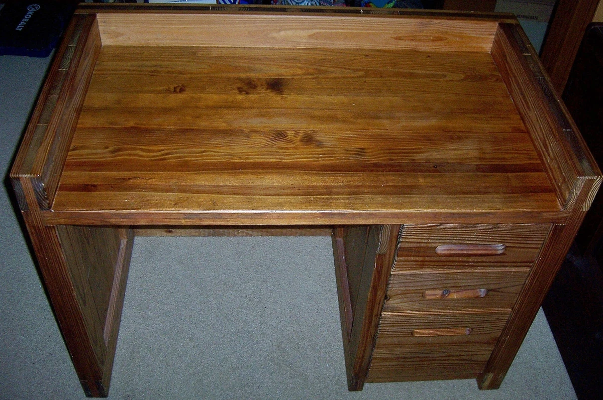 This end up on sale desk with hutch