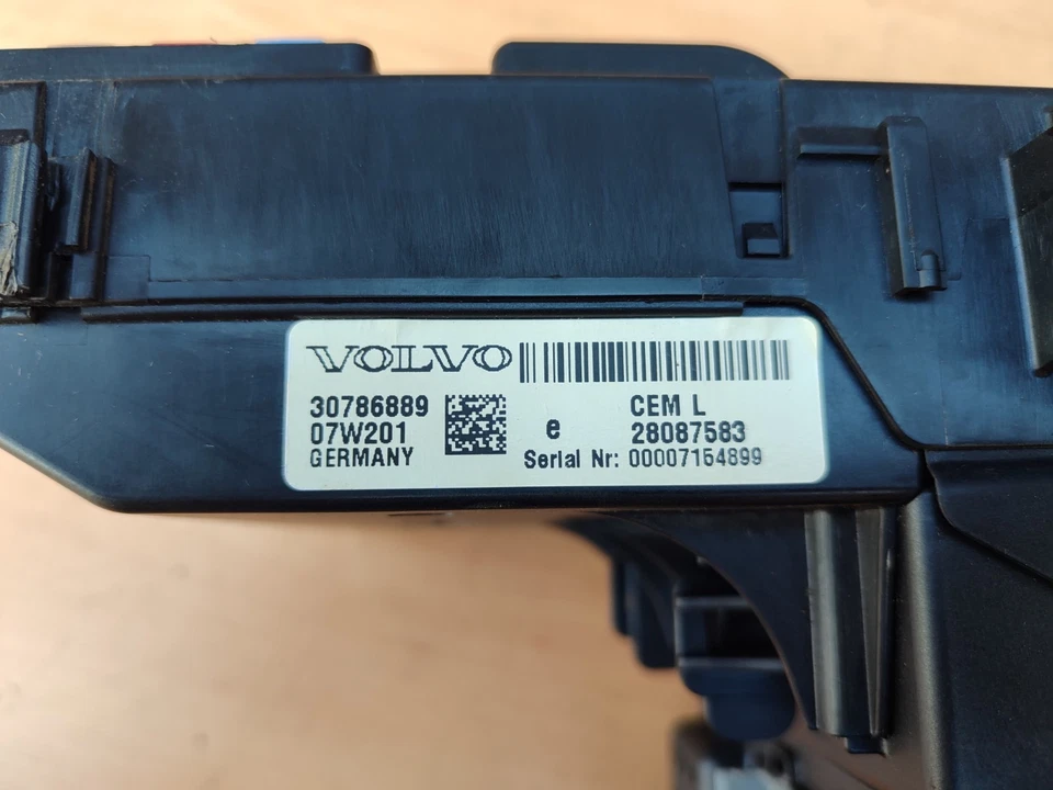 Scatola fusibili CEM scatola fusibili Volvo S60 I V70 II XC70 XC90 I 31394157 - Immagine 4 di 4