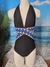 NWT Cupshe One Piece Swimsuit Size Medium Textuted Black Geometric Band.