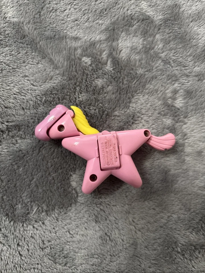 De colección Galoob Sweet Secrets STAR JUMPER Dije Caballo Muñeca Estrella Roja Gema 1984 Foto 4 de 4