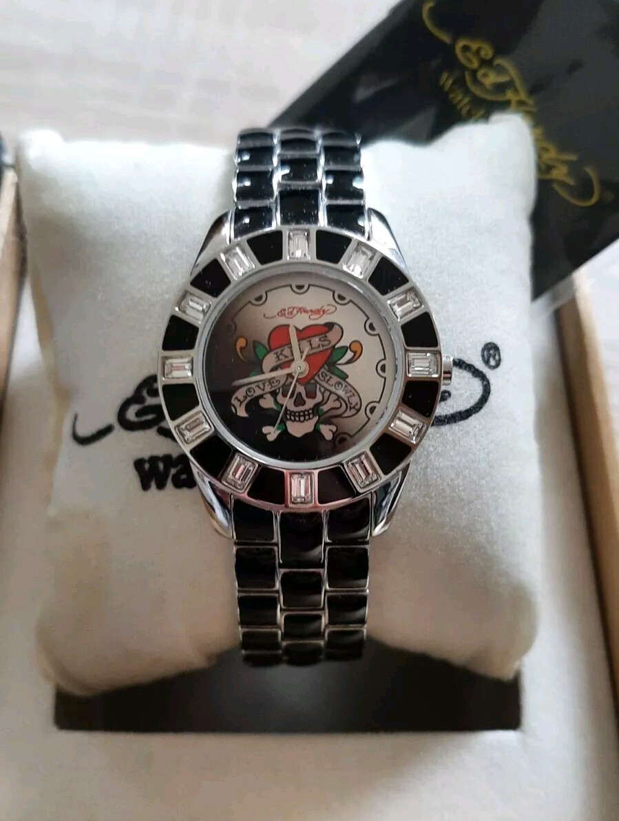 Montre Ed Hardy Strass Femme pour un Look Rock en Soirée