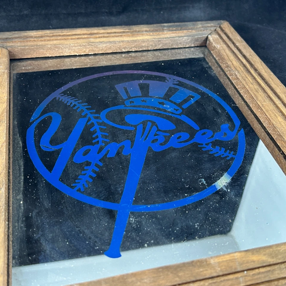 NEW YORK YANKEES AZUL LOGO MADERA MARCO CARNAVAL ESPEJO VIDRIO 10" X 11.5" DE COLECCIÓN Foto 3 de 4