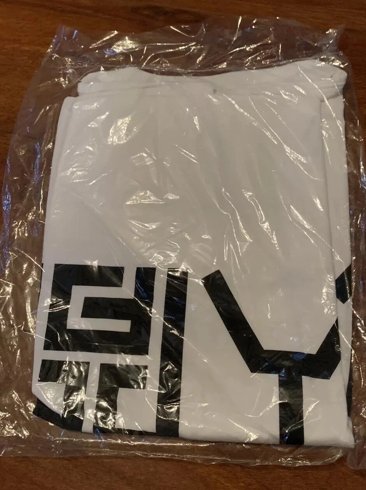  1000toys Synthetic Human Shirt NYCC Exclusive — 第 3/3 张图片