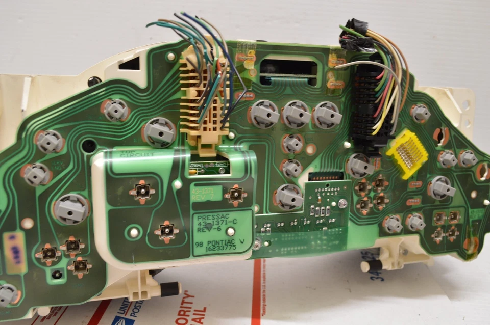 Cuadro de instrumentos velocímetro Pontiac Grand Prix 1998-2003 61 k millas CC7 002 Foto 3 de 4