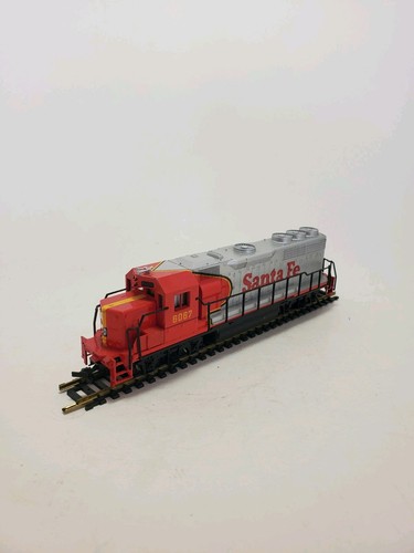 Bachmann Santa Fe HO Emd Gp30 Diesel Engine W/ Tyco Cars And Accessories TESTED - Picture 3 of 19