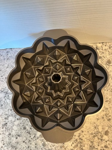 Anolon Diamond Star Shape Fluted Bundt Kuchenform - Bild 7 von 10