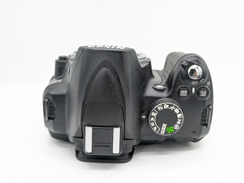 Nikon D3000 DSLR Camera with LCD Screen, Excellent Condition, Used - Picture 3 of 8