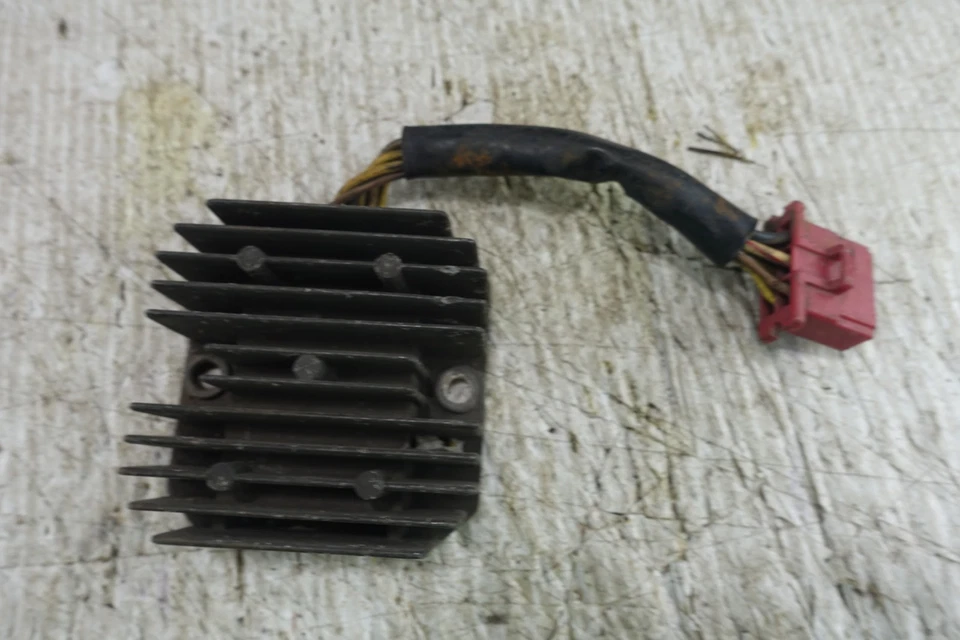 Regulador de voltaje rectificador policía Kawasaki Kz1000p 1995 fabricante de equipos originales probado bueno Foto 2 de 4