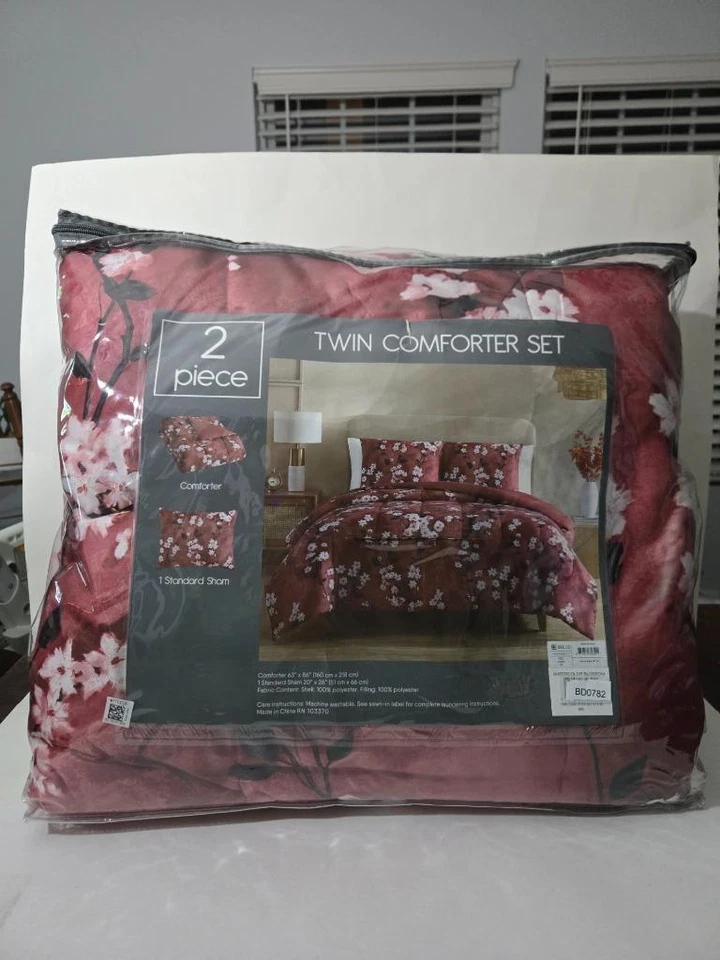 Hallmart Collectibles Watercolor Blossoms 2-Pc. Twin Red Comforter Sets - Image 4 of 4