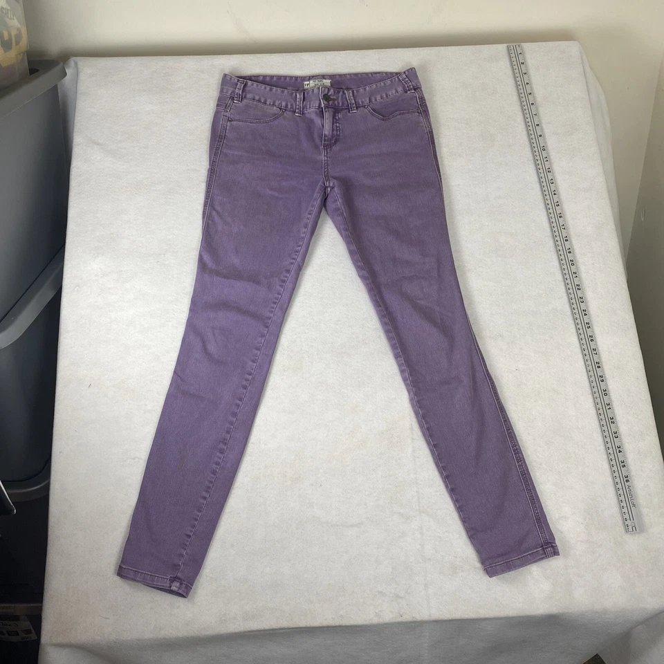 Pantalones de mezclilla para mujer Free People morados 29W X 31,5 usados en excelente estado pierna cónica ajustada Foto 2 de 4