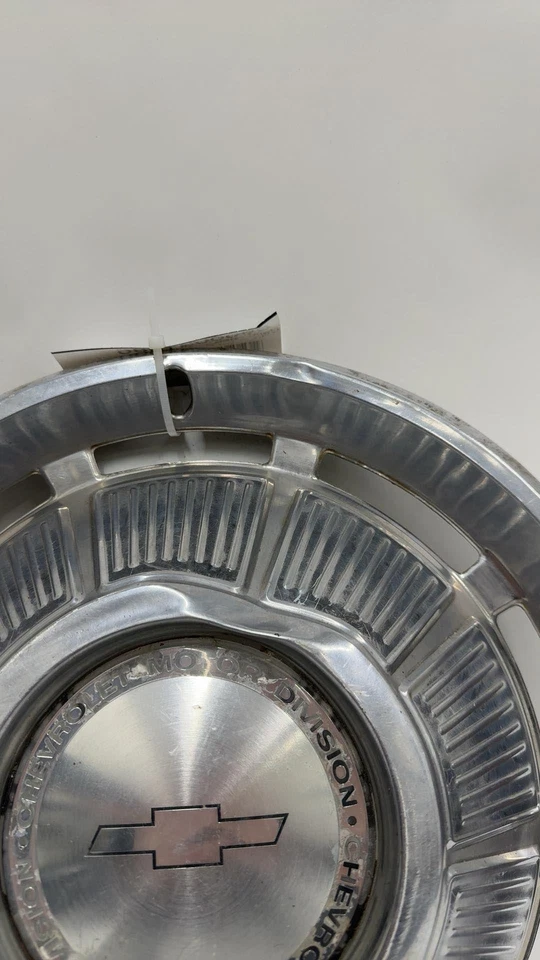 Крышка колеса пикапа Chevrolet 10 1975-87 годов выпуска (колесо 15 дюймов) без отверстия ступицы - Изображение 2 из 4