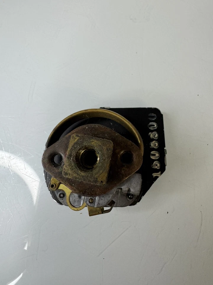 1508064 OEM 1956 1957 Chevrolet Corvette Oil Pressure Gauge Untested Original - Image 2 of 4