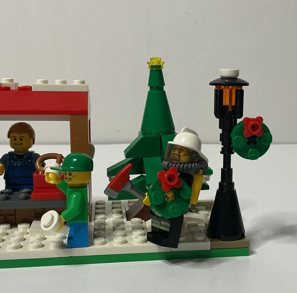 Lego Christmas Minifigure Lot ~ Winter MOC Market ~ READ DESCRIP… - Image 3 of 4