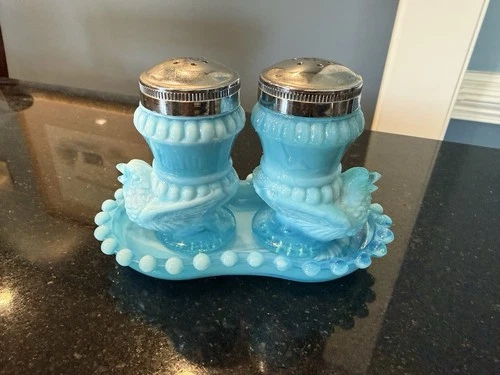 Vintage Boyd Blue Slag Milk Glass Bird Salt Pepper Shakers w/Tray
