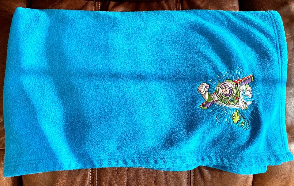 Manta polar azul Buzz Lightyear Toy Story Pixar de Disney Store Foto 2 de 4