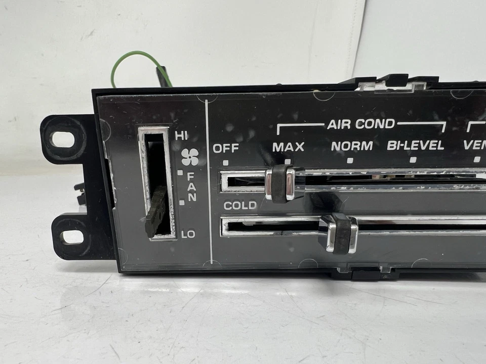 Oldsmobile Custom Cruiser Wagon 1985 control de clima control de calefacción aire acondicionado 7895785-7 Foto 2 de 4