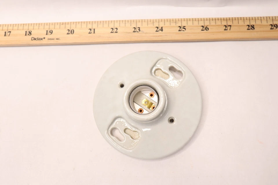 Leviton Keyless Lamp Holder Porcelain 660W-250V B01-49875-Missing Hardware - Image 3 of 4