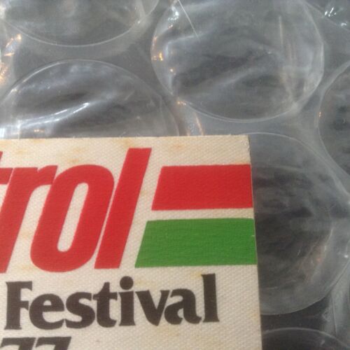 Cheltenham festival Rally 1977 competitors stick on cloth badge original unused - Picture 3 of 5