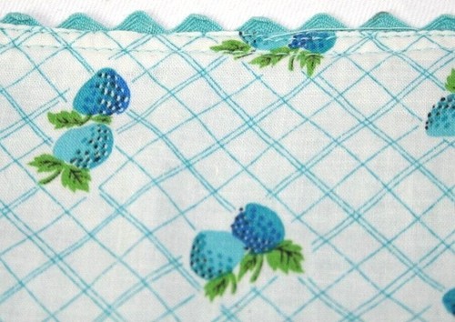 Vintage Handmade Reversible Half Apron Ric Rac Trim Pockets Strawberry Plaid - Picture 5 of 8