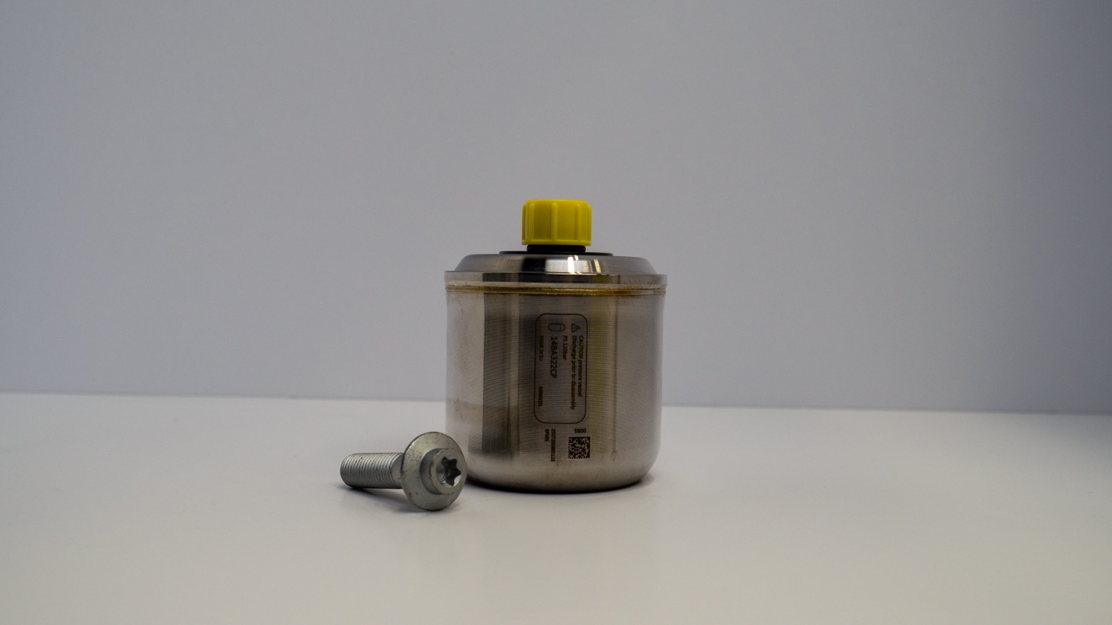 McLaren Metal Bellow Accumulator 14BA322CP w/ Bolt 14BA253RP