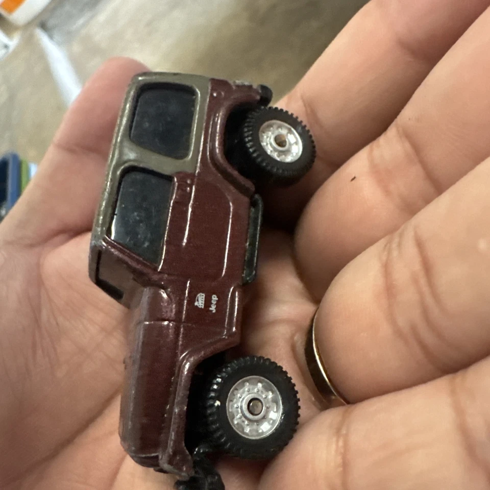 Jeep 4x4 Wrangler Sahara Maisto литой металл масштаб 1:64 специальное издание - Изображение 3 из 4