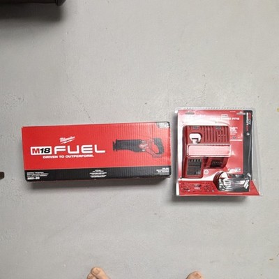 Milwaukee M18 FUEL Reciprocating Saw Kit w/ 1 Battery, Charger, Blades 2821-20