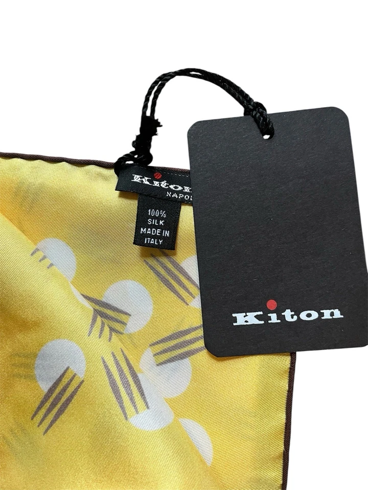 Pañuelo de bolsillo Kiton 100 % amarillo seda 15x15 nuevo con etiquetas Foto 3 de 3