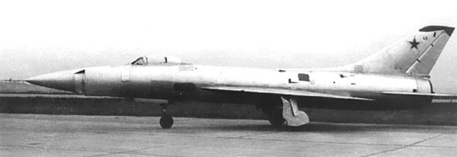 Sukhoi T-49 Soviet Interceptor Prototype - AMODEL PLASTIC KIT 1/72 - 3
