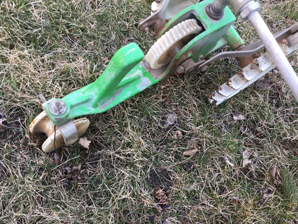 DE COLECCIÓN HIERRO FUNDIDO SEARS CRAFTSMAN VERDE CAMINAR CÉSPED TRACTOR ASPERSOR FUNCIONA Foto 4 de 4